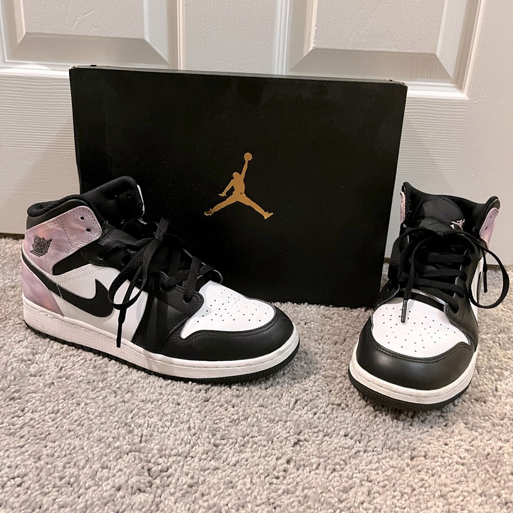 Nike AIR JORDAN 1 Mid SE - Women’s 9 (Youth 7)